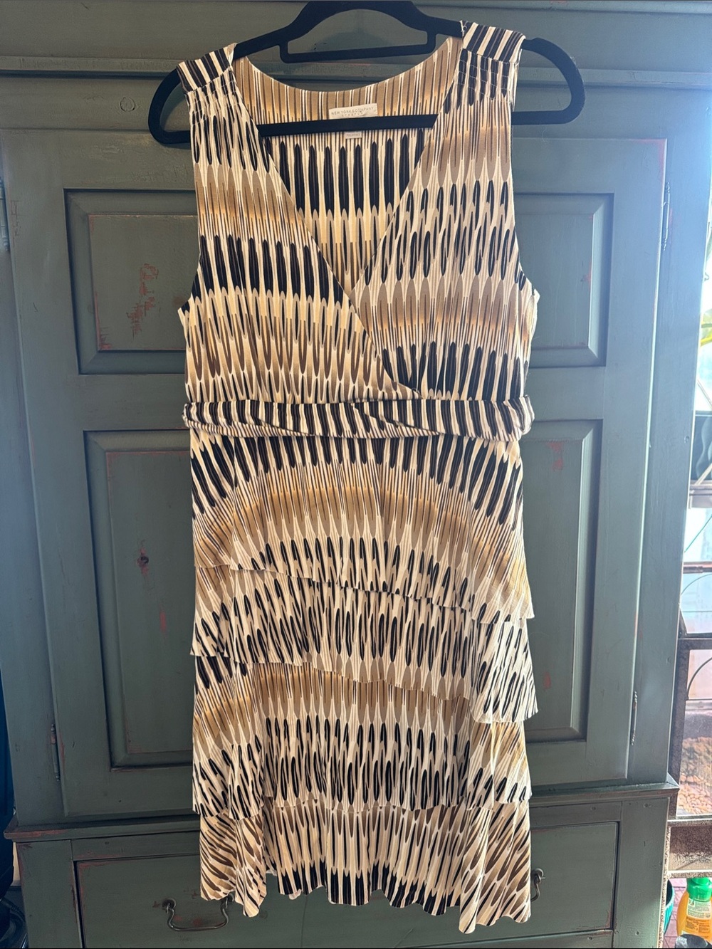Cute New York & Company Black/Cream/Brwn Sleeveless Faux-Wrap Dress Tiered Skirt - Picture 2 of 8